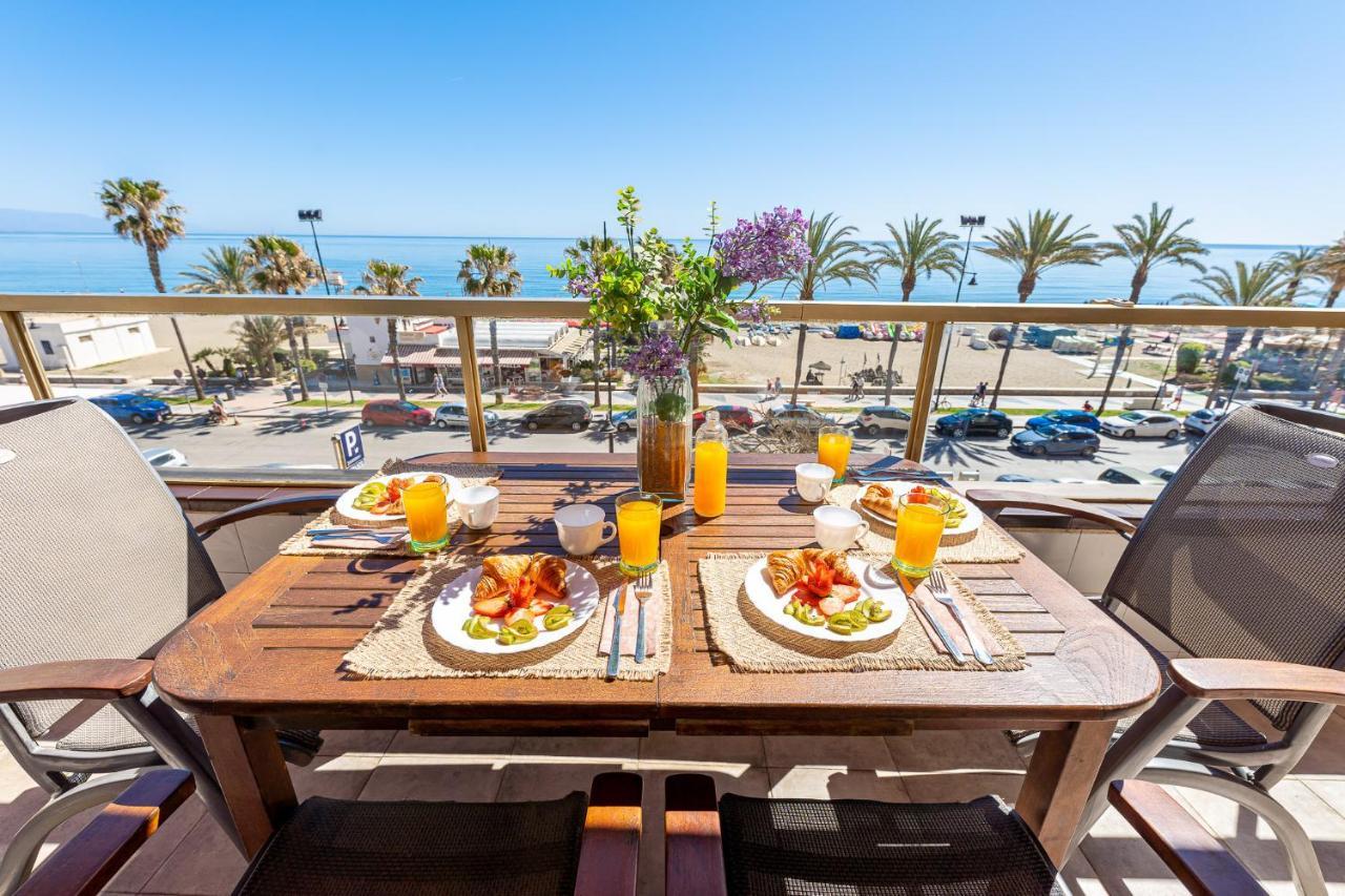 797 Holiday Rentals - Amplio Piso Con Terraza En Primera Linea De Playa Торемолинос Екстериор снимка